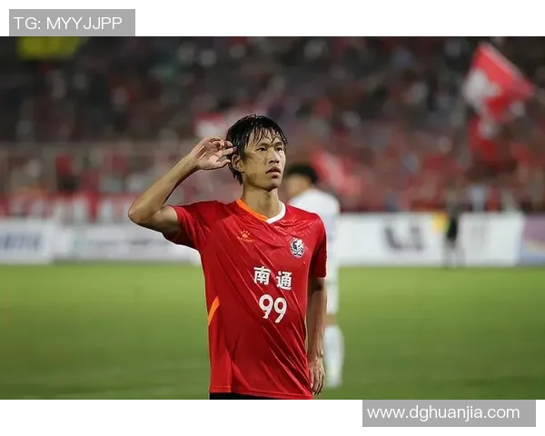 榕城足球球星闪耀绿茵场引领城市精神展现拼搏风采 榕城足球球星闪耀绿茵场引领城市精神展现拼搏风采