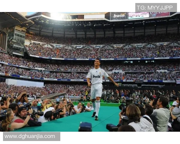 全球足球明星薪酬排名揭秘：谁才是收入最高的球员及背后的财富故事